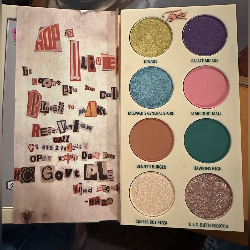 MAC Stranger Things Hawkins Tigers  eyeshadow Palette season 4 nwot